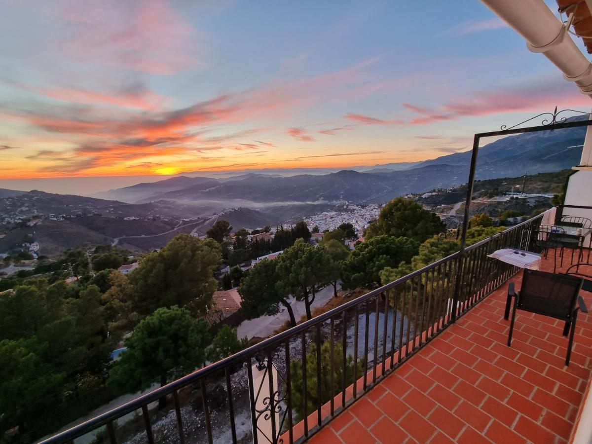 Lovely 2 Bed Apartment With Stunning Views & Pool Cómpeta Esterno foto
